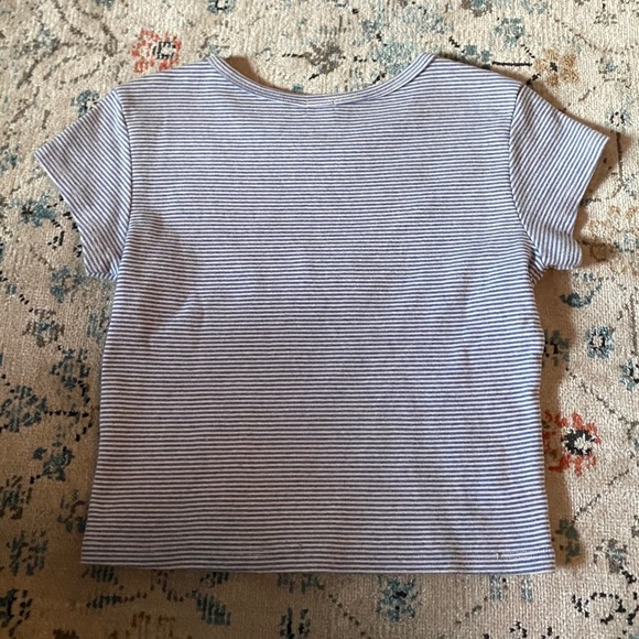 Brandy Melville embroidered t-shirt - Picture 3 of 4